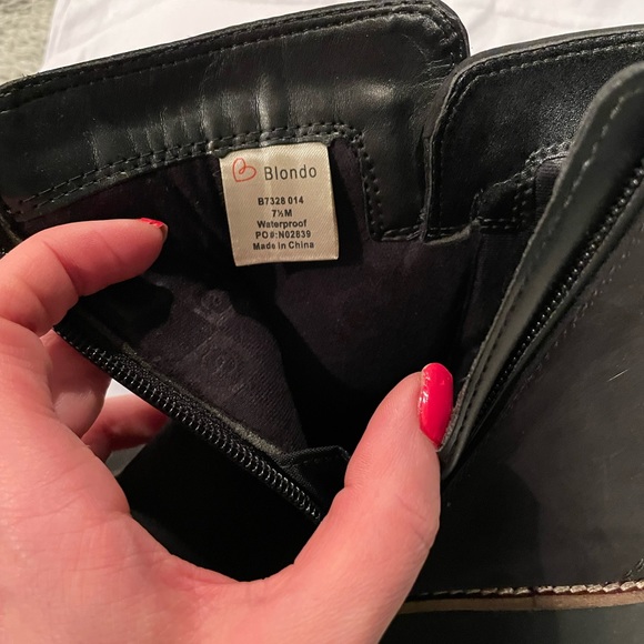 Blondo Waterproof Ankle Boots - Picture 8 of 8